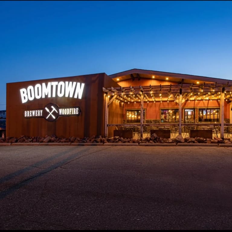 BoomTown Woodfire Bar & Grill | Eveleth
