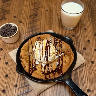 COLOSSAL COOKIE SUNDAE