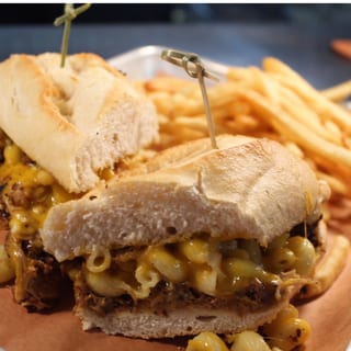 PULLED PORK MAC SANDWICH